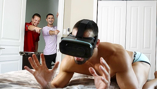 William Seed Claims D.O.s Virgin Ass in Steamy VR Encounter – GayPornHub 23+
