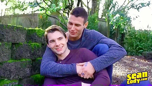 Sun-Kissed Jeb Drills Twink Levi Deep Under the Heat – Gay XXX