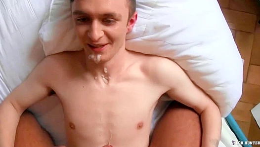 Twink Takes Cum Shot Right On Face After Steamy Ass Ride – XXX Gay