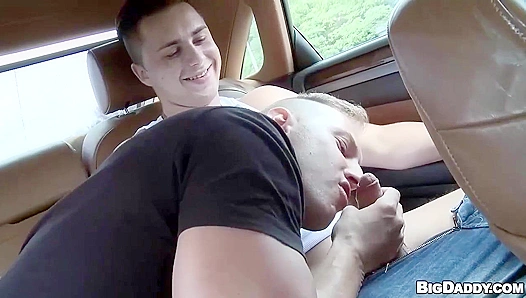 Jasons Rock-Hard Muscle Takes Michael Wild in Public – Steamy Gay Scene