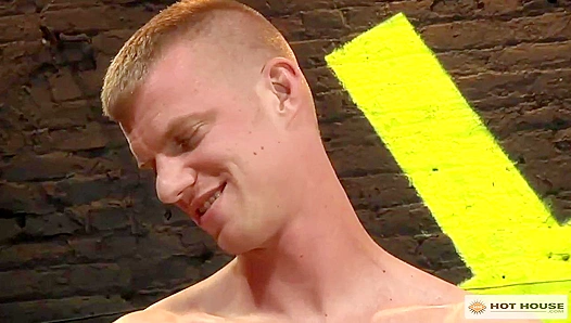 Parker Perry Takes a Wild Blowjob in the Steamy Greenhouse – GayPornHeat 18+