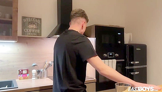Justin Skye Takes a Fiery Hand Job from EastBoys – Hot Gay Action