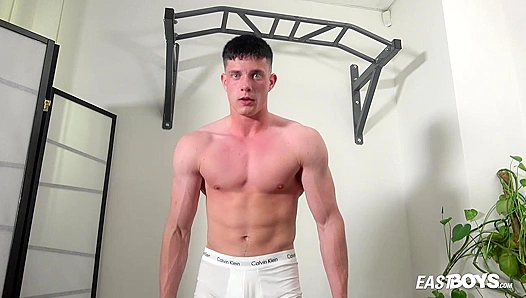 Bruce Paul Shows Off His Ripped Physique in Steamy Solo Session – Eastboys