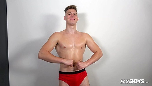 Jonathan Hicks Flexes Glory: Chiseled Muscle Stud Exposed – EastBoys