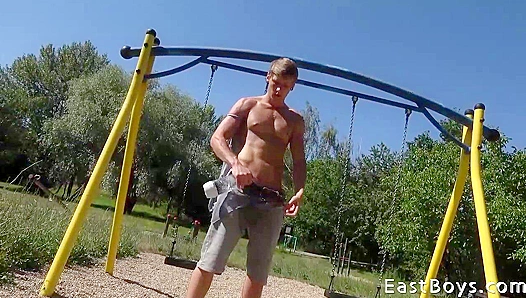 Sweat-Drenched Rick Palmer Shows Off Ripped Physique – EastBoys Outdoor Fetish