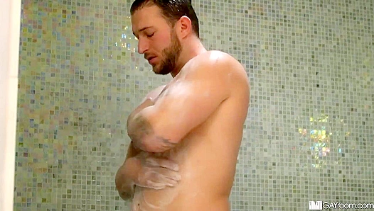 Jason Wolf Takes Charge: Hot Lockeroom Fuck with Nicholas Ryder – Shower Bait