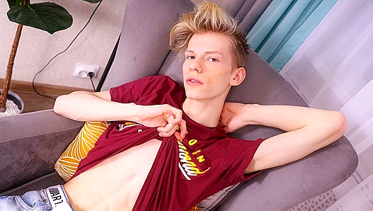 Alex Powelly Teases Himself Slowly in Leather Chair – BoyFun Masseur Mood