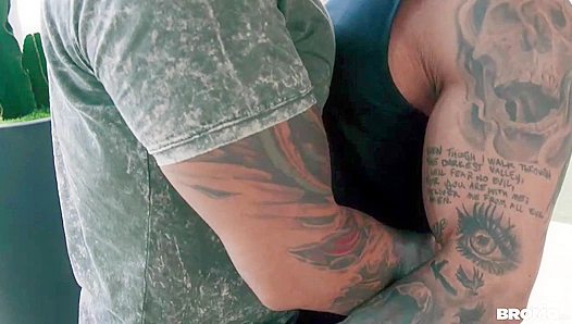 Pietro Duarte Tempts Viktor Rom in Steamy Gym Encounter – Hot Gay Passion Unfolds
