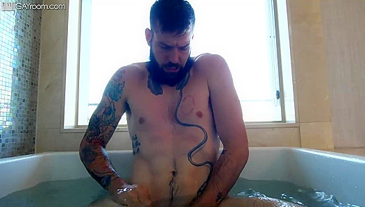 Steamy Shower Showdown: Buck vs Hunters Hot Naked Battle – GayPornHub