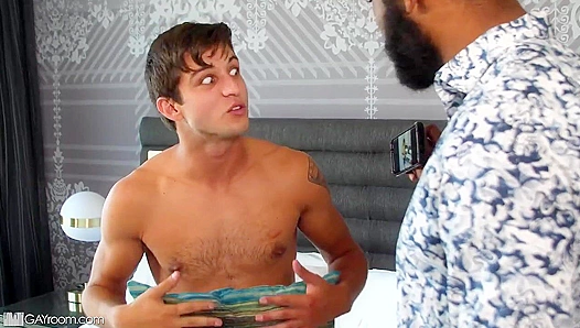 Hunter Triad Elliot Finn Go All In for Bare-Ass Pleasure – ManRoyale