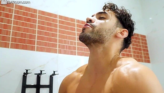 Shower Heat: Arad WinWin Dominates Horny Chucky Cosplay Alex Ray – Steamy Gay Fuck