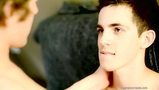 AJ Abner Falls for the Seductive Bite of Vampire Dick – Twinklight 18+
