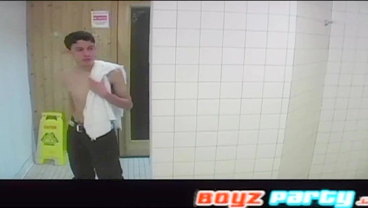 Steamy Shower Encounter: Giovanni Aaron Get Wild Together – GayPornHeat