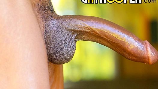 Tobi Snow Flexes His Massive Hardcock in Glorious HD – Pure Muscle Glory