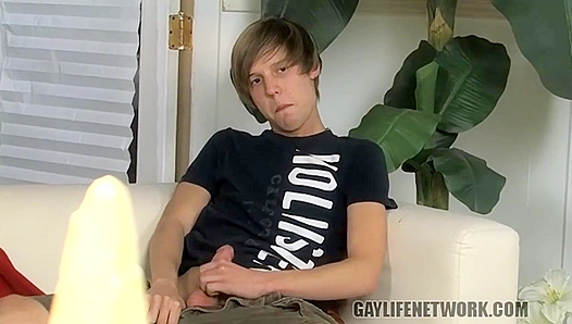 Blonde Twink Fire: Atlanta Grey Kaiden Ertelle Burn Up the Bed – Hot Passion Unleashed 18+