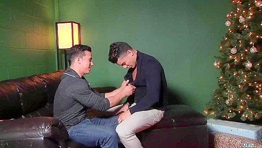 Merry Christmas, Cowboy! Topher Di Maggio Rides Lance Luciano Hard – GayPornXmas