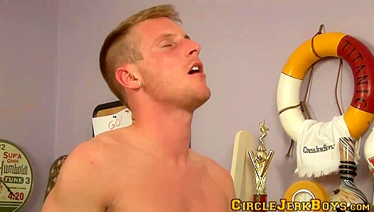 Ridge Michaels Takes Protection for Hot Anal Ride – CircleJerkBoys
