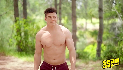 Scintillating Solo Workout: Clark Reids Ripped Body On Full Display – GayRoids 18+