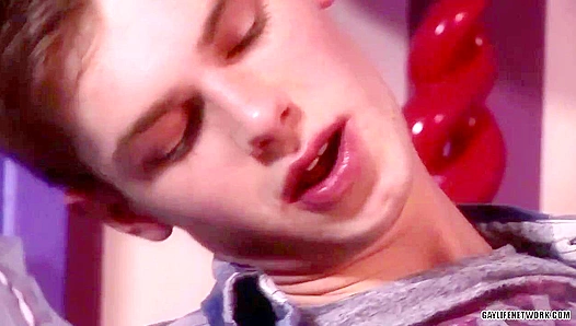 McKensie Cross Takes Charge as Drake Lawand Feels the Thrill – LollipopTwinks 18+