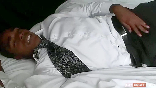 Elder Verde Takes Himself to Church With Solo Worship – Missionary Boys