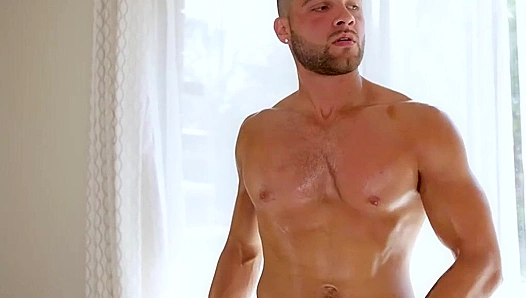 Oiled-Up Mike Cain Jerks Off Hard on Camera – Hot Solo Show