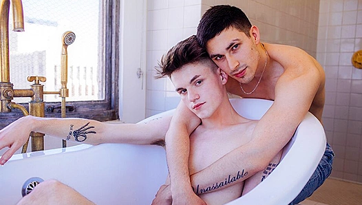 Avery Jones vs Kane Fox: Bareback Battle — CockyBoys Takes No Prisoners