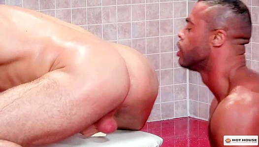 Intense Interracial Encounter: Micah Brandt Brendan Phillips Soak Up Passion –