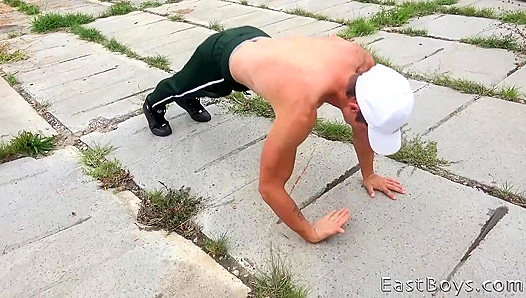 Daniel Donovan Shows Off Ripped Body Before Steamy Hookup – EastBoys XCLUSIVE