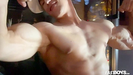 Jhon Bianco Flexes Hard Muscle for Your Pleasure – EastBoys Seduction