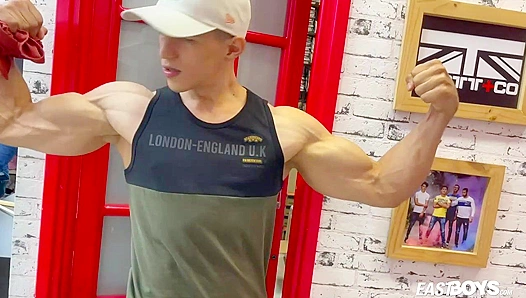 Jhon Bianco Flexes Hard Muscle for Your Pleasure – EastBoys Seduction
