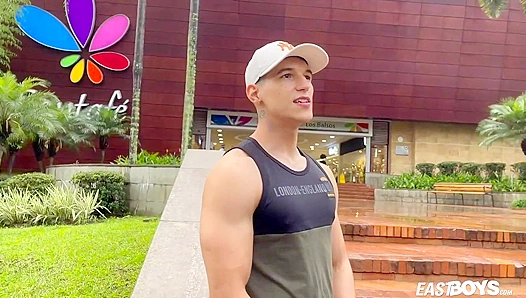 Jhon Bianco Flexes Hard Muscle for Your Pleasure – EastBoys Seduction