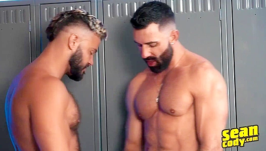 Levi Haydens Steamy Post-Gym Hardbody Tease — SeanCodyX