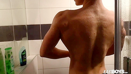 Emilion Reynolds Shows Off His Chiseled Physique – EastBoys 18+