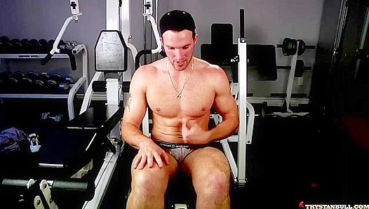 Sweat-Drenched Hunk Jerks Off Post-Workout in Steamy Locker Room – GayPornHub 18+