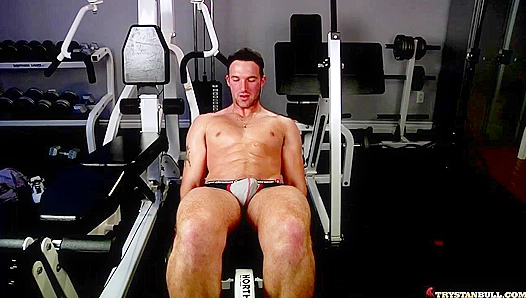 Sweat-Drenched Hunk Jerks Off Post-Workout in Steamy Locker Room – GayPornHub 18+