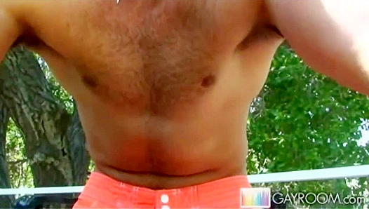 Gianni Luca Gets Off Outdoors, Thick Load Spurts Fly Free – GayXXXHub 18+