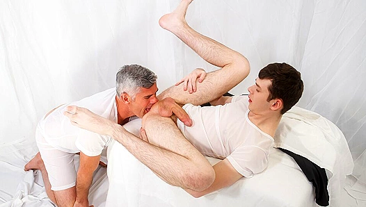 Oaks Dakoda Take On A Mind-Blowing Anal Adventure – GayMissionFlix 18+