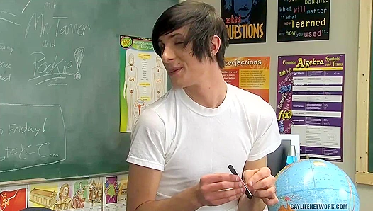 Hot for Teacher: Aidan Chase Dayn Murphys Steamy Class Act – GayPornHeat
