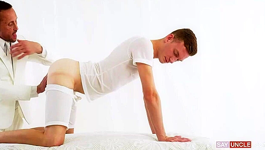 Pastors Forbidden Pleasure: Young Seminarian Takes Charge – Gay Confessions 18+