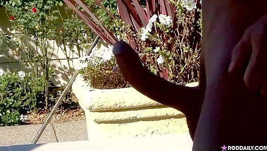 Rod Daily Shows Off His Hard Curved Cock Outside – Steamy BTS Moments