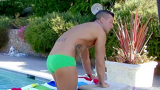 Rod Daily Shows Off His Hard Curved Cock Outside – Steamy BTS Moments
