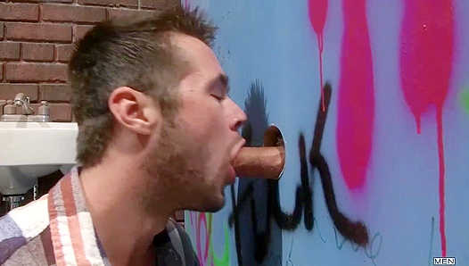 Rocco Reed Seduces Straight Dude in Steamy Three-Way Action – XXXGayThreesomes 18+