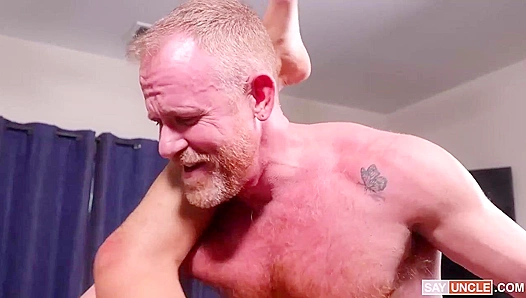 Gabe Bradshaw Takes It Deep from Hung Stepdad on Massive Bed – NaughtyFamily 18+