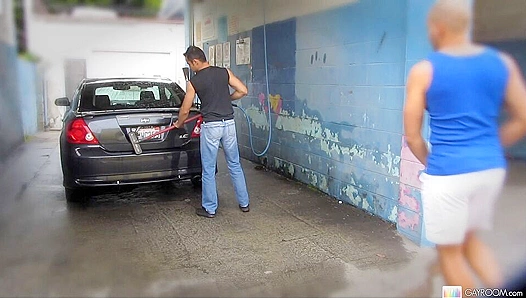 Emilio Sands Takes a Steamy Public Load at the Car Wash – Hot Cum Show