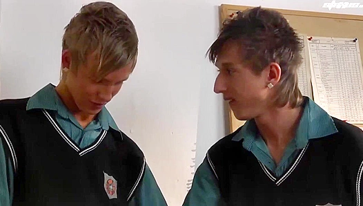 Joe Sorensen Takes Leo Palmers Load in Steamy Schoolroom Scene – GayXXX