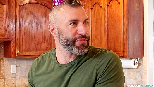 Cute Caterer Turns Angry StepDad into Moaning Bottom – Steamy Gay Encounter 18+