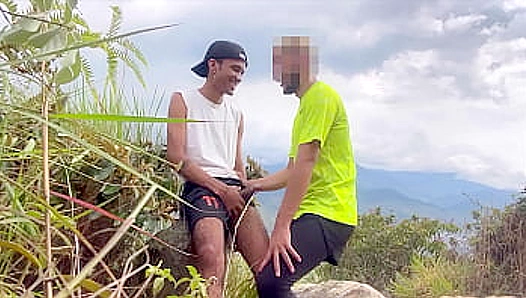 Hot Stranger Alert: Steamy Roadside Quickie After Solo Workout – GayXXX 18+