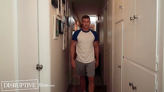 Closeted Jock Cant Resist Grinding Against Nerdy Twink – Justin Matthews, Trevor Harris