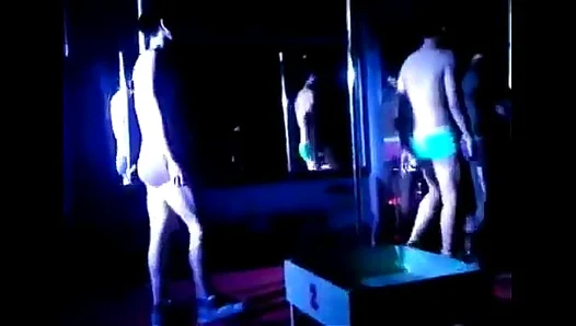 Hot Nights in Bangkok: Thai Guys Ignite Passion at Gay Paradise – XXXAsean 18+