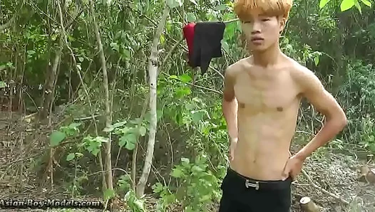 Slim Asian Twinks Jerk Off Under the Sun, Swallow Each Others Load – GayPorn 18+